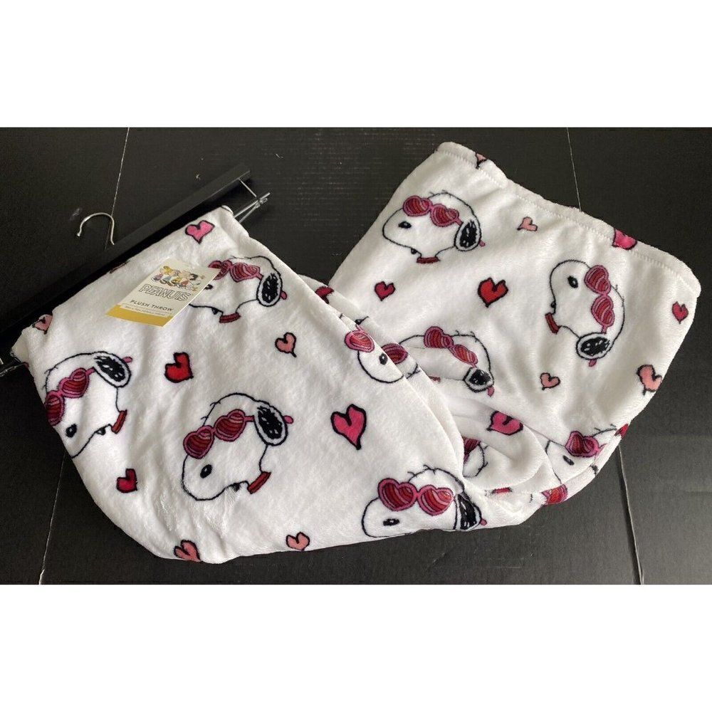 Peanuts Snoopy Hearts Valentine's Throw Blanket Super Soft 50X70” Joe Cool NEW